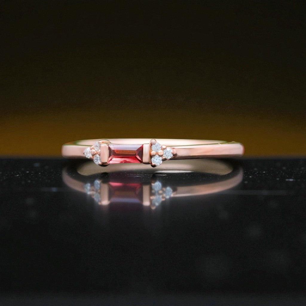 Baguette Rosée Garnet Ring